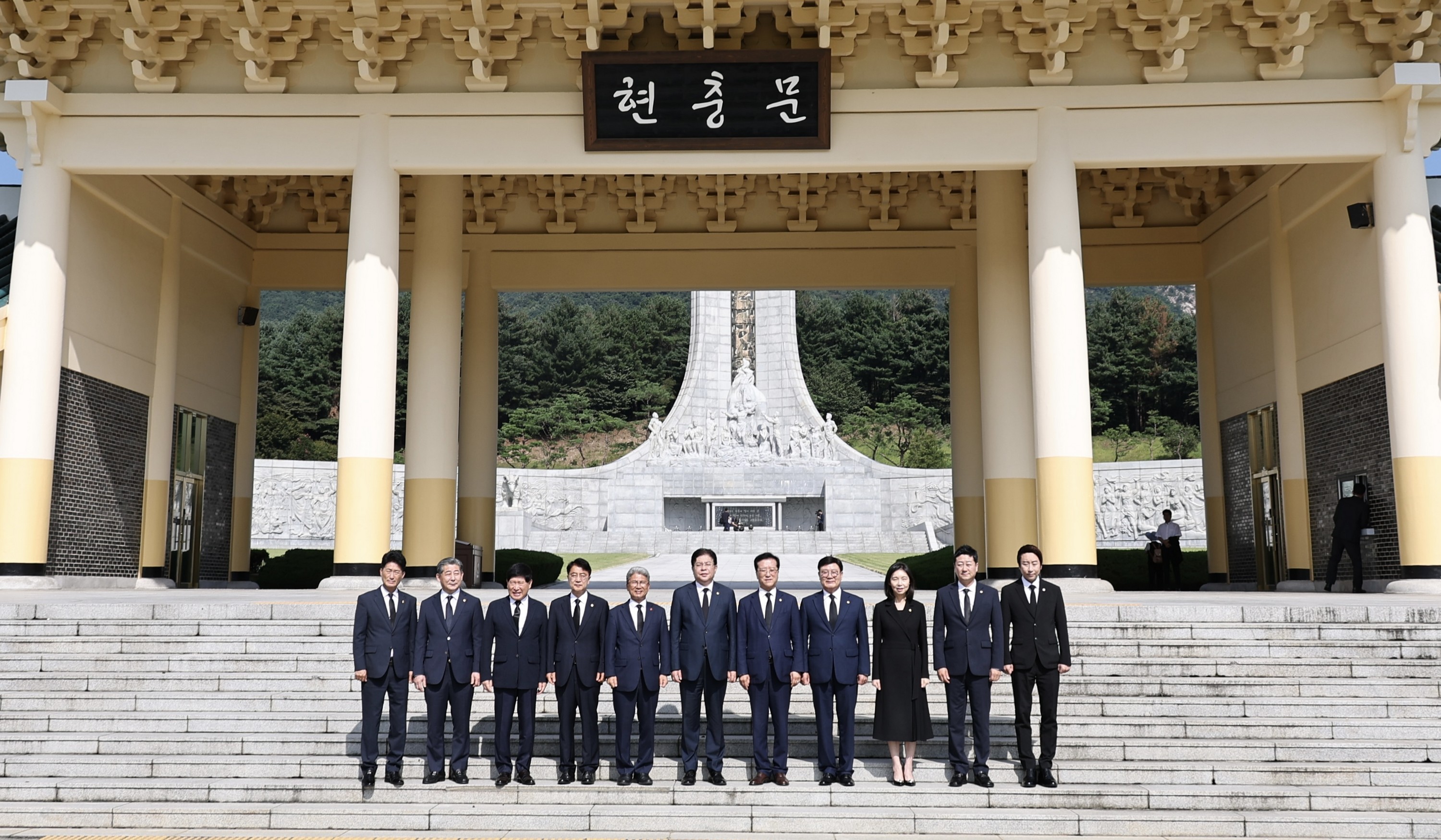 대한민국시도의회의장협의회 대전현충원 참배 첨부이미지 : 24년08월14일 대한민국시도의회의장협의회 대전 현충원 참배 - 049.jpg