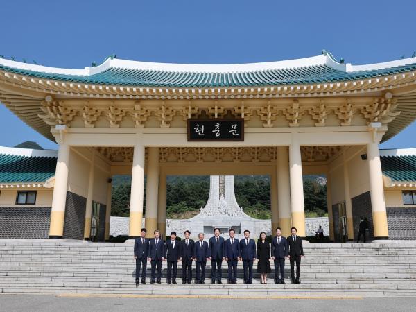 대한민국시도의회의장협의회 대전현충원 참배 첨부이미지 : 24년08월14일 대한민국시도의회의장협의회 대전 현충원 참배 - 011.jpg