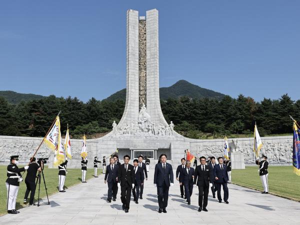 대한민국시도의회의장협의회 대전현충원 참배 첨부이미지 : 24년08월14일 대한민국시도의회의장협의회 대전 현충원 참배 - 044.jpg