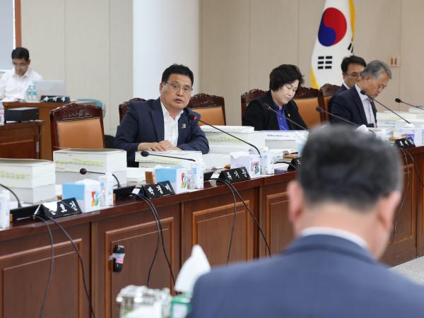 전라남도 2023회계연도 결산 및 예비비 승인 심사 첨부이미지 : 24년06월12일 전라남도 2023회계연도 결산 및 예비비 승인 심사 - 039.jpg