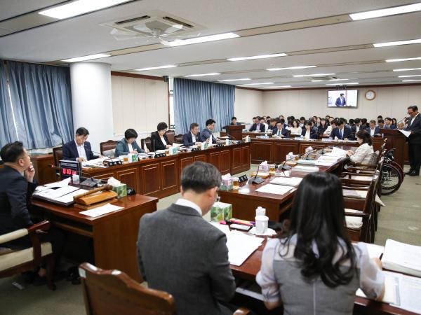 제381회 전라남도의회 제1차 정례회 제2차 보건복지환경위원회 회의 첨부이미지 : 24년06월04일 제381회 전라남도의회 제1차 정례회 제2차 보건복지환경위원회 회의_04.jpg