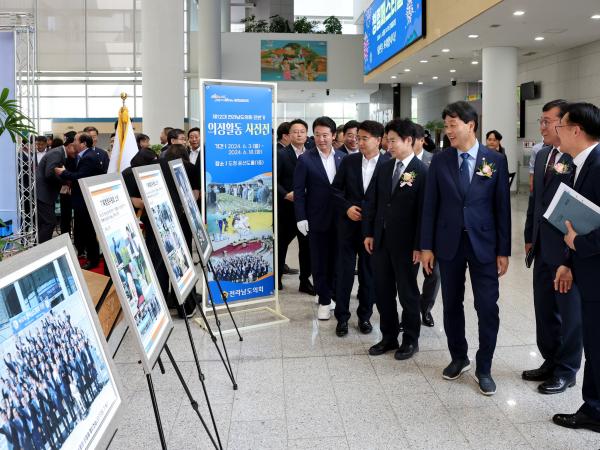 제12대 전라남도의회 전반기 의정활동 사진전 개막식 첨부이미지 : 24년06월03일 제12대 전라남도의회 전반기 사진전 개막식 - 036.jpg