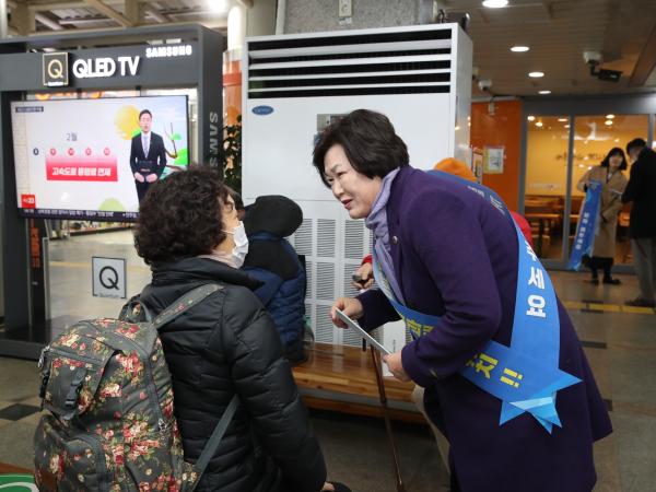 설 명절 귀성객 대상 의대신설 홍보 캠페인 첨부이미지 : 02월08일 설 명절 귀성객 대상 의대신설 홍보 캠페인(목포역)_001.jpg