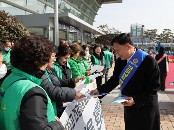 설 명절 귀성객 대상 의대신설 홍보 캠페인 첨부이미지 : 24년02월08일 설 명절 귀성객 대상 의대신설 홍보 캠페인(순천역) - 060.jpg