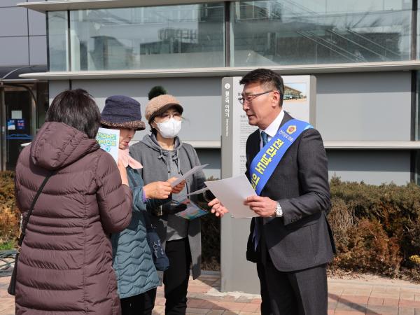 설 명절 귀성객 대상 의대신설 홍보 캠페인 첨부이미지 : 24년02월08일 설 명절 귀성객 대상 의대신설 홍보 캠페인(순천역) - 013.jpg