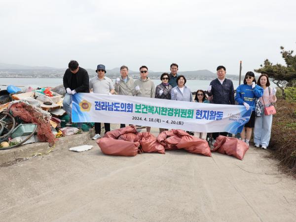 제379회 임시회 보건복지환경위원회 해상자원 보호를 위한 환경정화 현지활동 현지활동 첨부이미지 : 24년04월19일 제379회 임시회 보건복지환경위원회 해상자원 보호를 위한 환경정활  현지활동 - 066.jpg