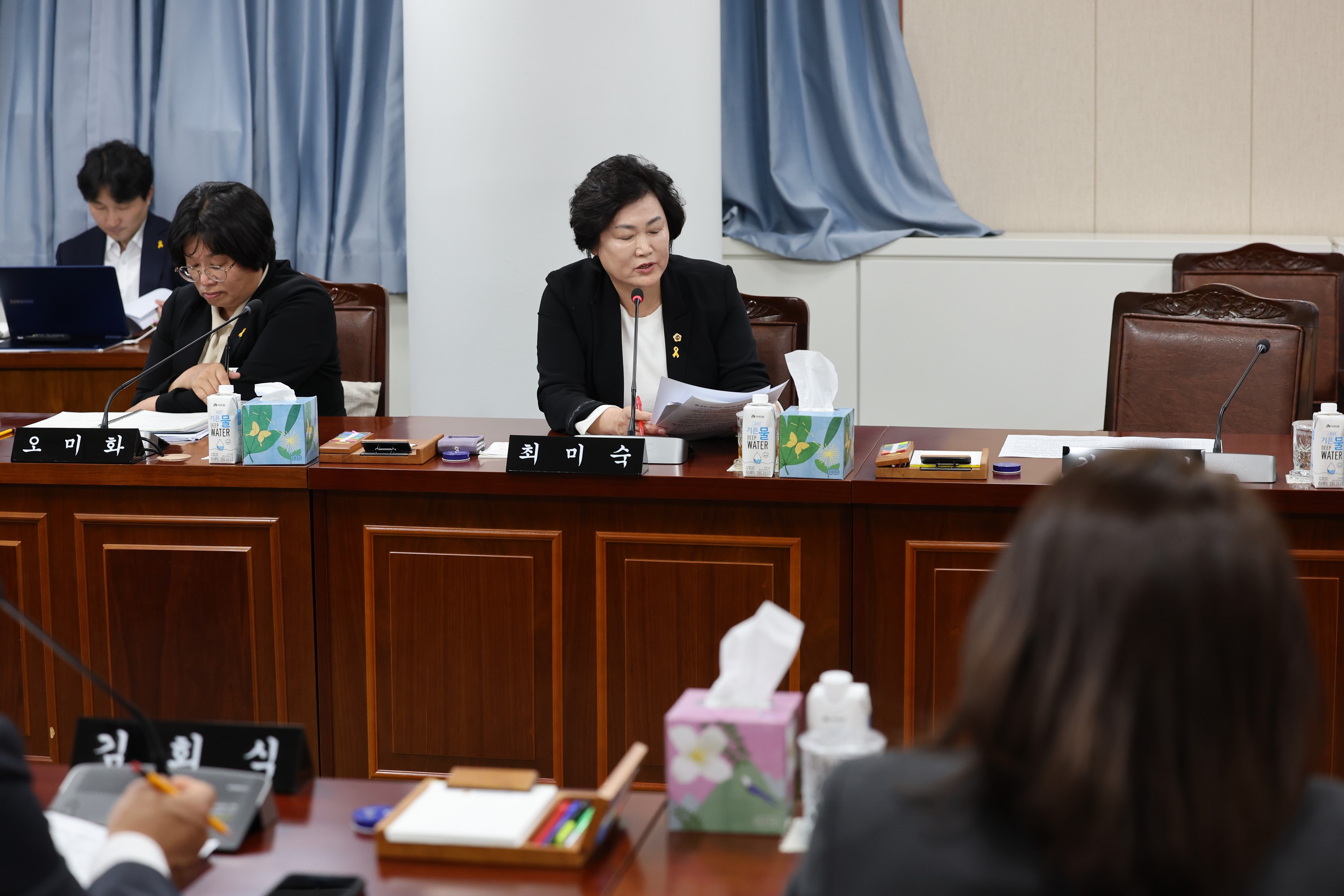 제379회 임시회 보건복지환경위원회 전라남도 국립의과대학 설립 관련 추진경과보고 청취 첨부이미지 : 24년04월16일 제379회 임시회 보건복지환경위원회 전라남도 국립의과대학 설립 관련 추진경과보고 청취 - 077.jpg