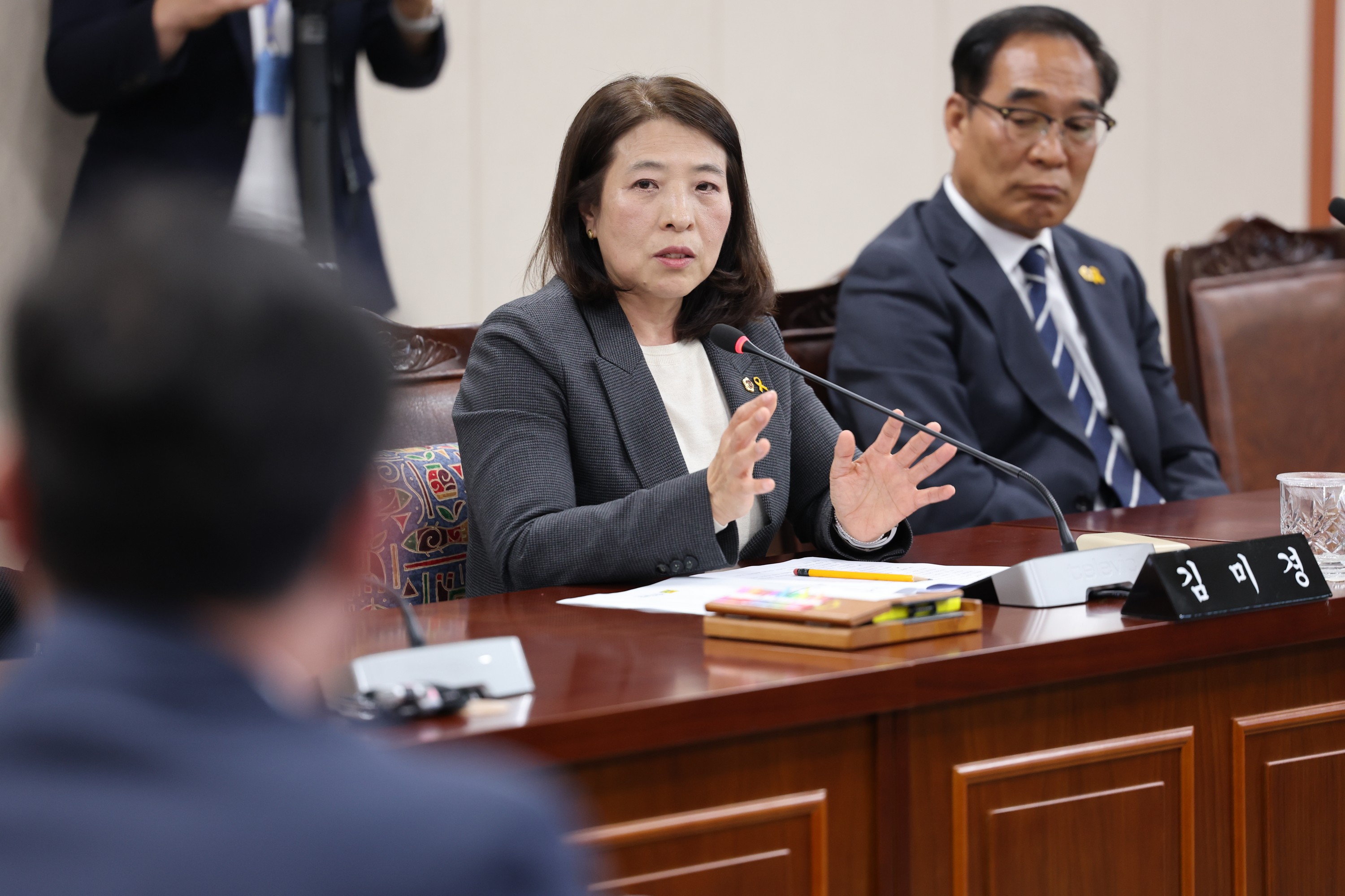 제379회 임시회 보건복지환경위원회 전라남도 국립의과대학 설립 관련 추진경과보고 청취 첨부이미지 : 24년04월16일 제379회 임시회 보건복지환경위원회 전라남도 국립의과대학 설립 관련 추진경과보고 청취 - 064.jpg