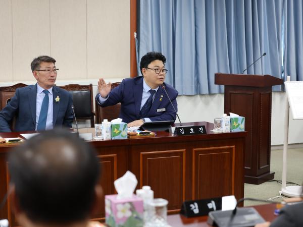 제379회 임시회 보건복지환경위원회 전라남도 국립의과대학 설립 관련 추진경과보고 청취 첨부이미지 : 24년04월16일 제379회 임시회 보건복지환경위원회 전라남도 국립의과대학 설립 관련 추진경과보고 청취 - 086.jpg