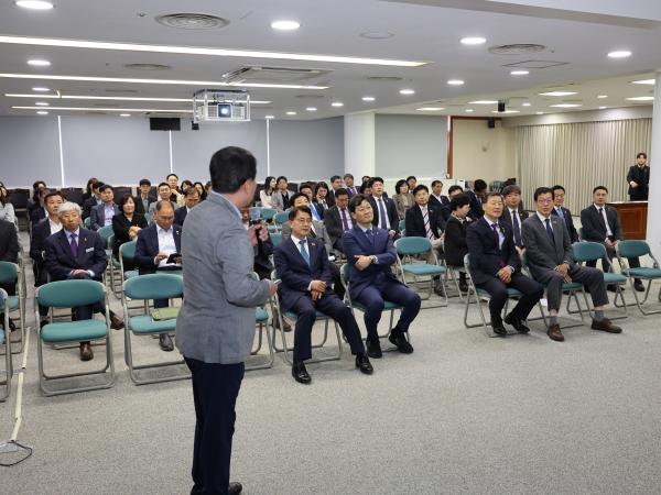 2024년 고위직 대상 맞춤형 폭력 예방교육 첨부이미지 : 24년04월16일 2024년 고위직 대상 맞춤형 폭력 예방교육 - 011.jpg