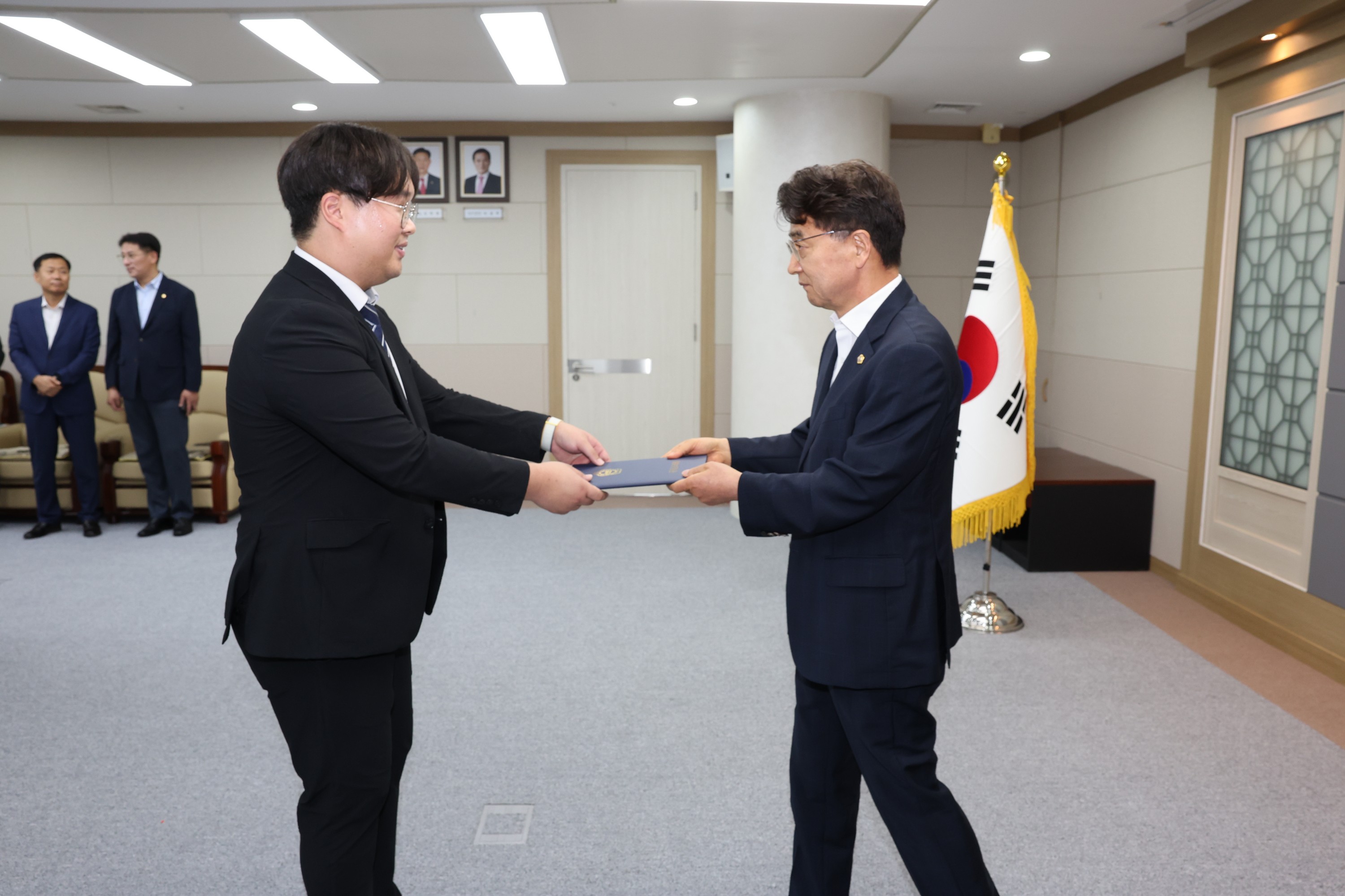 전라남도의회 정기인사 임용장 수여식 첨부이미지 : 24년07월11일 전라남도의회 정기인사 임용장 수여식 - 048.jpg