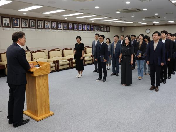 전라남도의회 정기인사 임용장 수여식 첨부이미지 : 24년07월11일 전라남도의회 정기인사 임용장 수여식 - 059.jpg