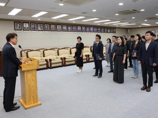 전라남도의회 정기인사 임용장 수여식 첨부이미지 : 24년07월11일 전라남도의회 정기인사 임용장 수여식 - 058.jpg