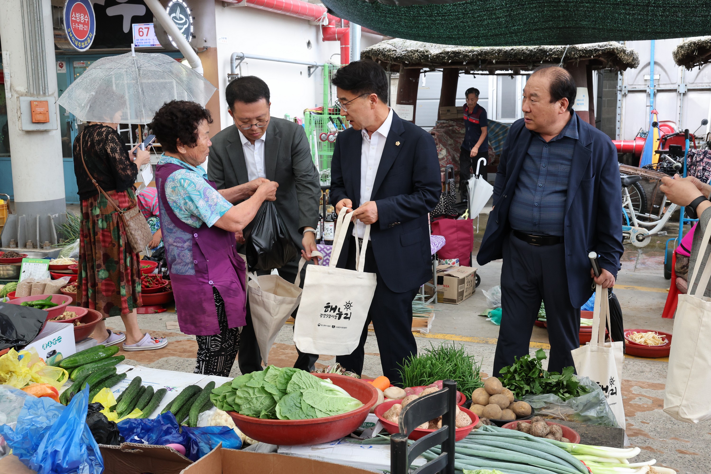 추석 명절 맞이 전통시장 장보기 첨부이미지 : 24년09월11일 추석 명절 맞이 전통시장 장보기 - 039.jpg