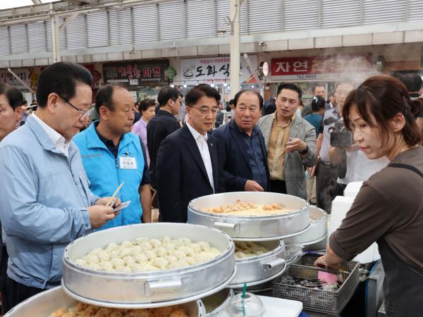 추석 명절 맞이 전통시장 장보기 첨부이미지 : 24년09월11일 추석 명절 맞이 전통시장 장보기 - 030.jpg