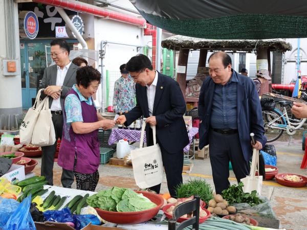 추석 명절 맞이 전통시장 장보기 첨부이미지 : 24년09월11일 추석 명절 맞이 전통시장 장보기 - 040.jpg