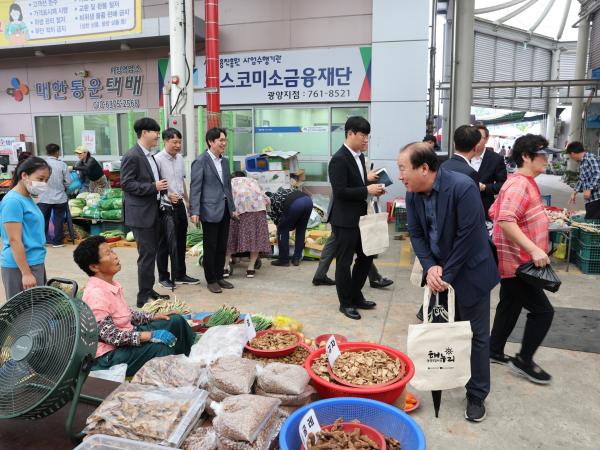 추석 명절 맞이 전통시장 장보기 첨부이미지 : 24년09월11일 추석 명절 맞이 전통시장 장보기 - 003.jpg