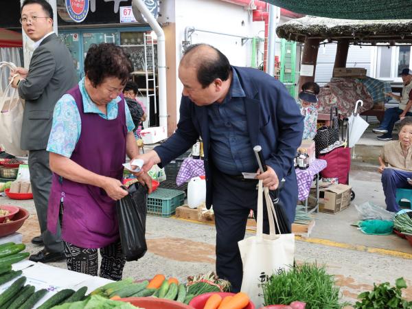 추석 명절 맞이 전통시장 장보기 첨부이미지 : 24년09월11일 추석 명절 맞이 전통시장 장보기 - 041.jpg