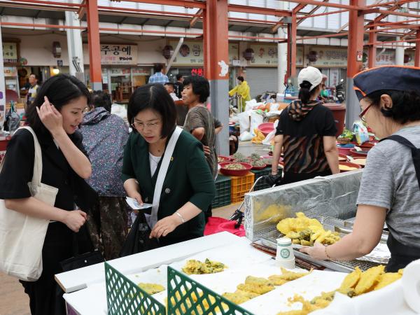 추석 명절 맞이 전통시장 장보기 첨부이미지 : 24년09월11일 추석 명절 맞이 전통시장 장보기 - 032.jpg