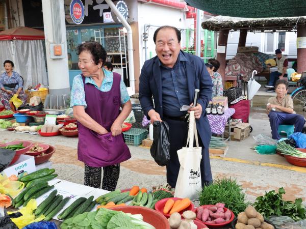 추석 명절 맞이 전통시장 장보기 첨부이미지 : 24년09월11일 추석 명절 맞이 전통시장 장보기 - 042.jpg