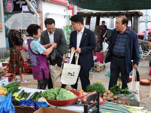 추석 명절 맞이 전통시장 장보기 첨부이미지 : 24년09월11일 추석 명절 맞이 전통시장 장보기 - 039.jpg