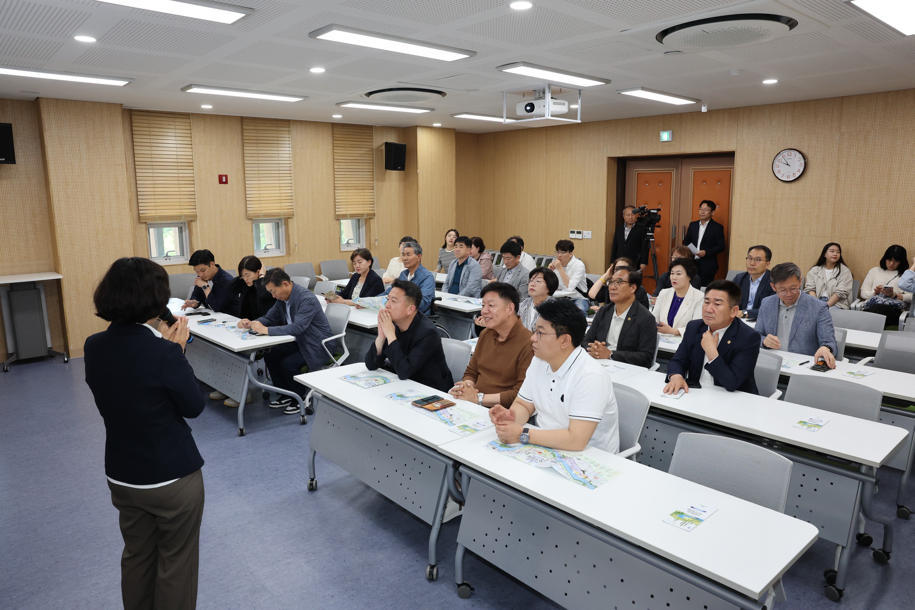 영산강 수질개선을 위한 광주-전남 시도의회 협의회 울산 태화강 국가정원 현지활동 첨부이미지 : 24년05월24일 영산강 수질개선을 위한 광주-전남 시도의회 협의회 현지활동 - 001.jpg