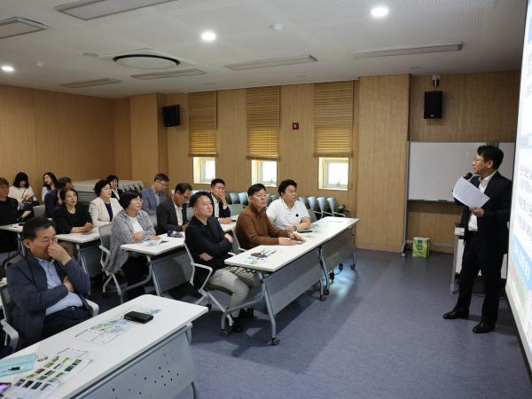 영산강 수질개선을 위한 광주-전남 시도의회 협의회 울산 태화강 국가정원 현지활동 첨부이미지 : 24년05월24일 영산강 수질개선을 위한 광주-전남 시도의회 협의회 현지활동 - 027.jpg