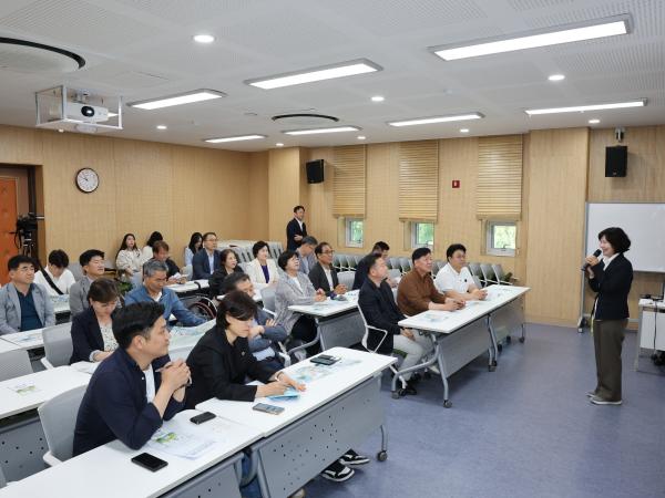 영산강 수질개선을 위한 광주-전남 시도의회 협의회 울산 태화강 국가정원 현지활동 첨부이미지 : 24년05월24일 영산강 수질개선을 위한 광주-전남 시도의회 협의회 현지활동 - 002.jpg