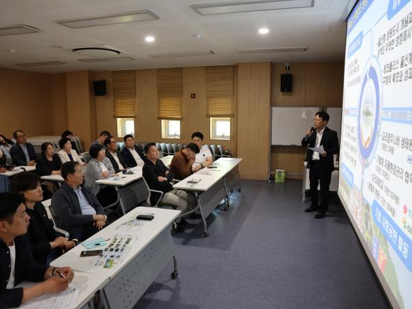 영산강 수질개선을 위한 광주-전남 시도의회 협의회 울산 태화강 국가정원 현지활동 첨부이미지 : 24년05월24일 영산강 수질개선을 위한 광주-전남 시도의회 협의회 현지활동 - 026.jpg