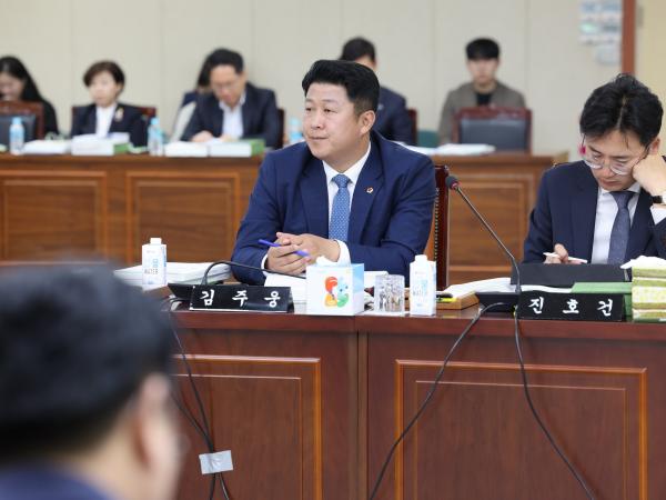 전라남도 2024년도 제1회 추경예산안 심사 첨부이미지 : 24년05월16일 2024년도 제1회 추경예산안 심사 - 090.jpg