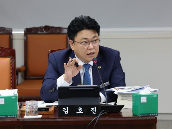 전라남도교육비특별회계 2024년도 제1회 추경예산안 심사 첨부이미지 : 24년05월17일 전라남도교육비특별회계 2024년도 제1회 추경예산안 심사  - 056.jpg