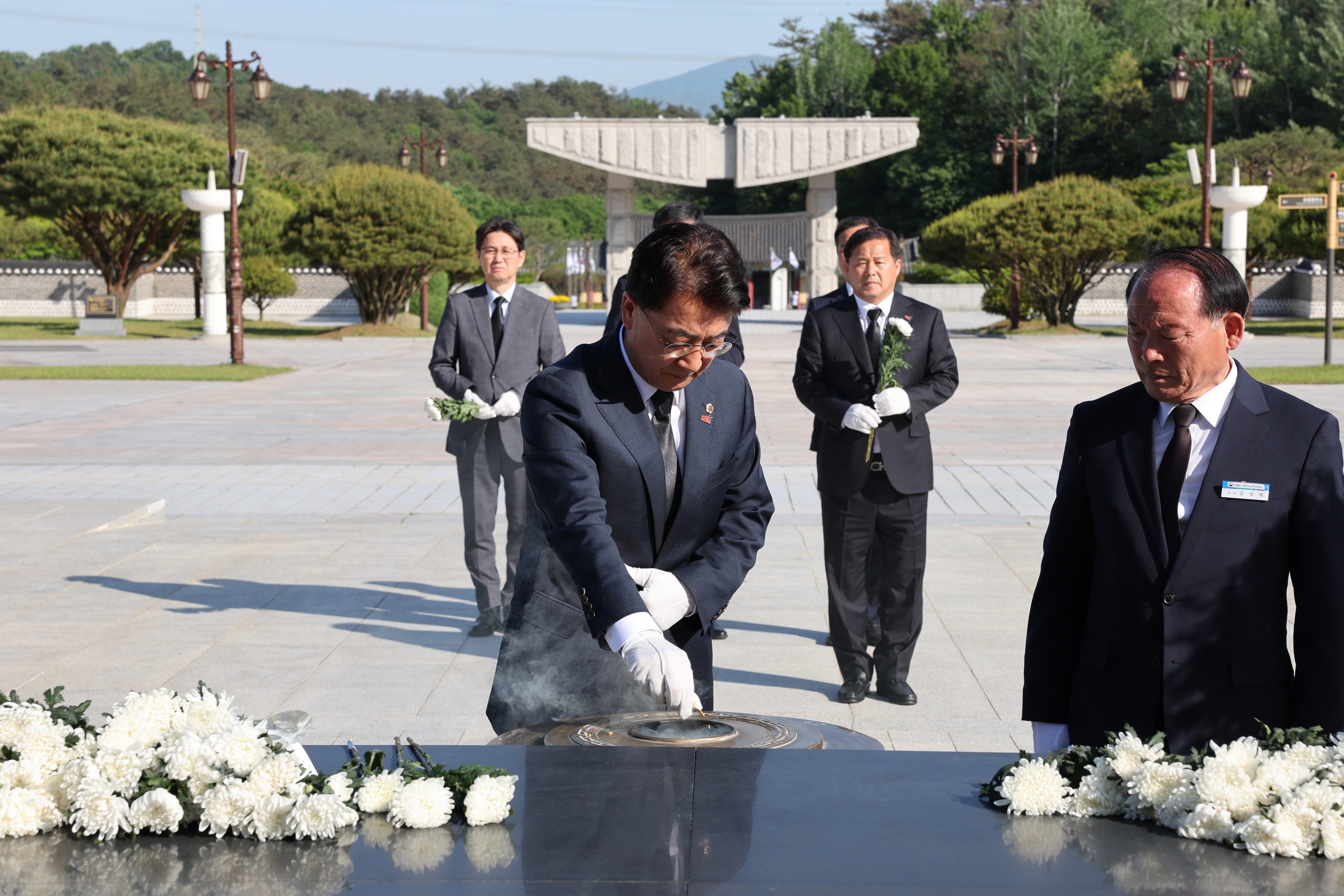 제44주년 5.18민주화운동 기념 참배 첨부이미지 : 24년05월13일 제44주년 5.18민주화운동 기념 참배 - 015.jpg