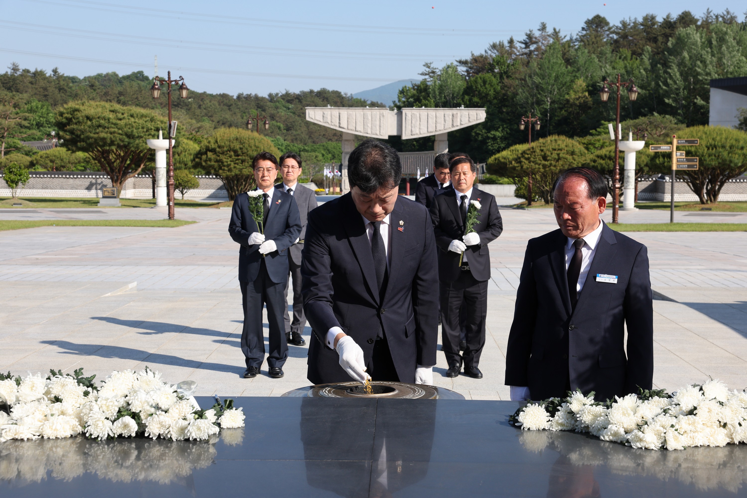 제44주년 5.18민주화운동 기념 참배 첨부이미지 : 24년05월13일 제44주년 5.18민주화운동 기념 참배 - 012.jpg