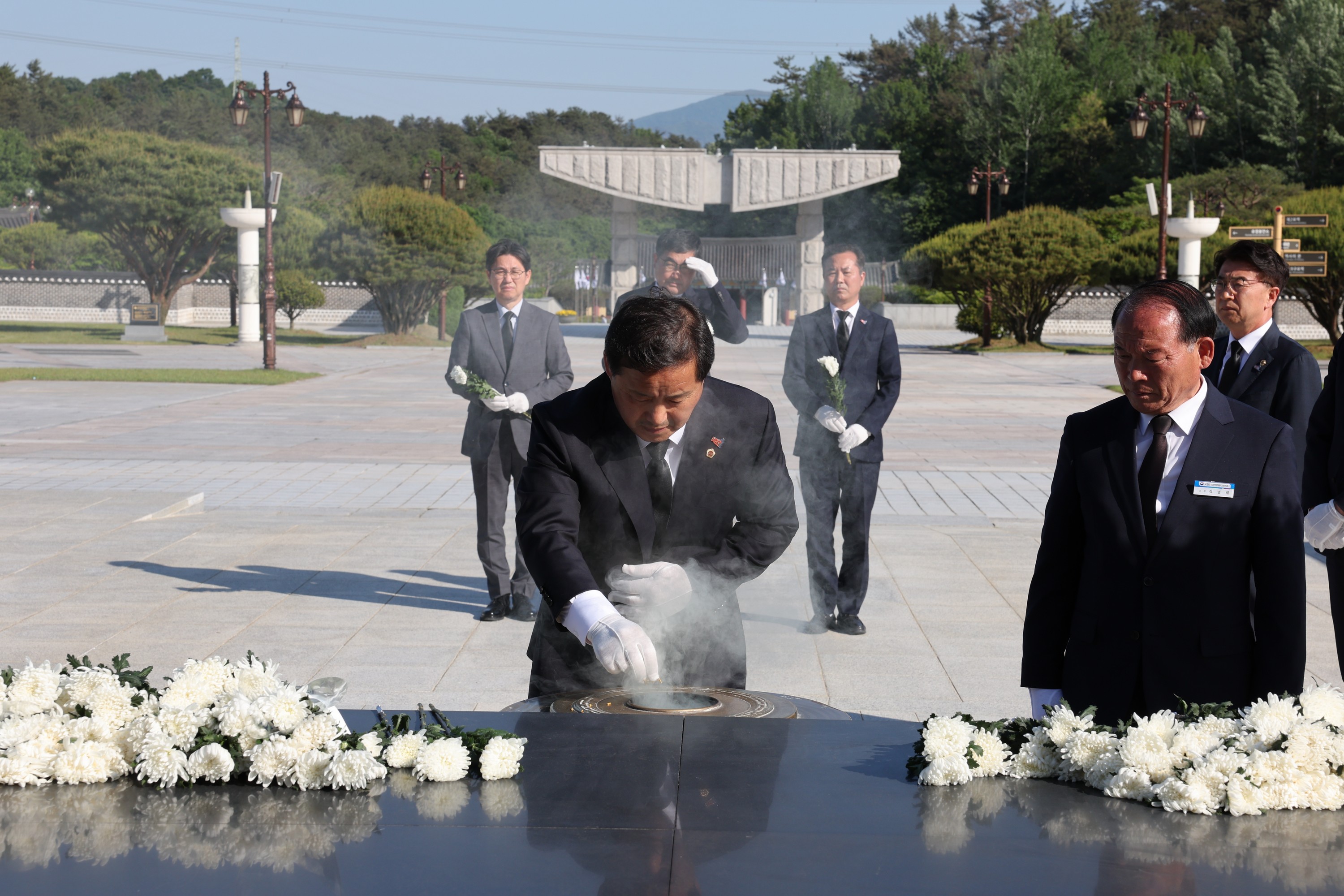 제44주년 5.18민주화운동 기념 참배 첨부이미지 : 24년05월13일 제44주년 5.18민주화운동 기념 참배 - 019.jpg