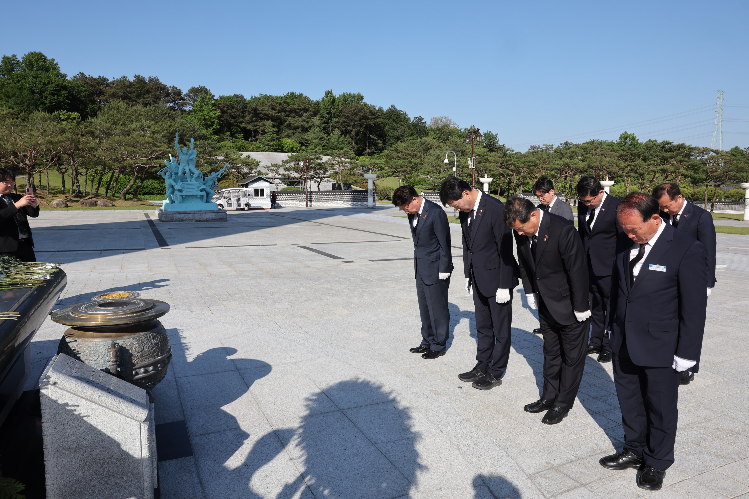 제44주년 5.18민주화운동 기념 참배 첨부이미지 : 24년05월13일 제44주년 5.18민주화운동 기념 참배 - 025.jpg