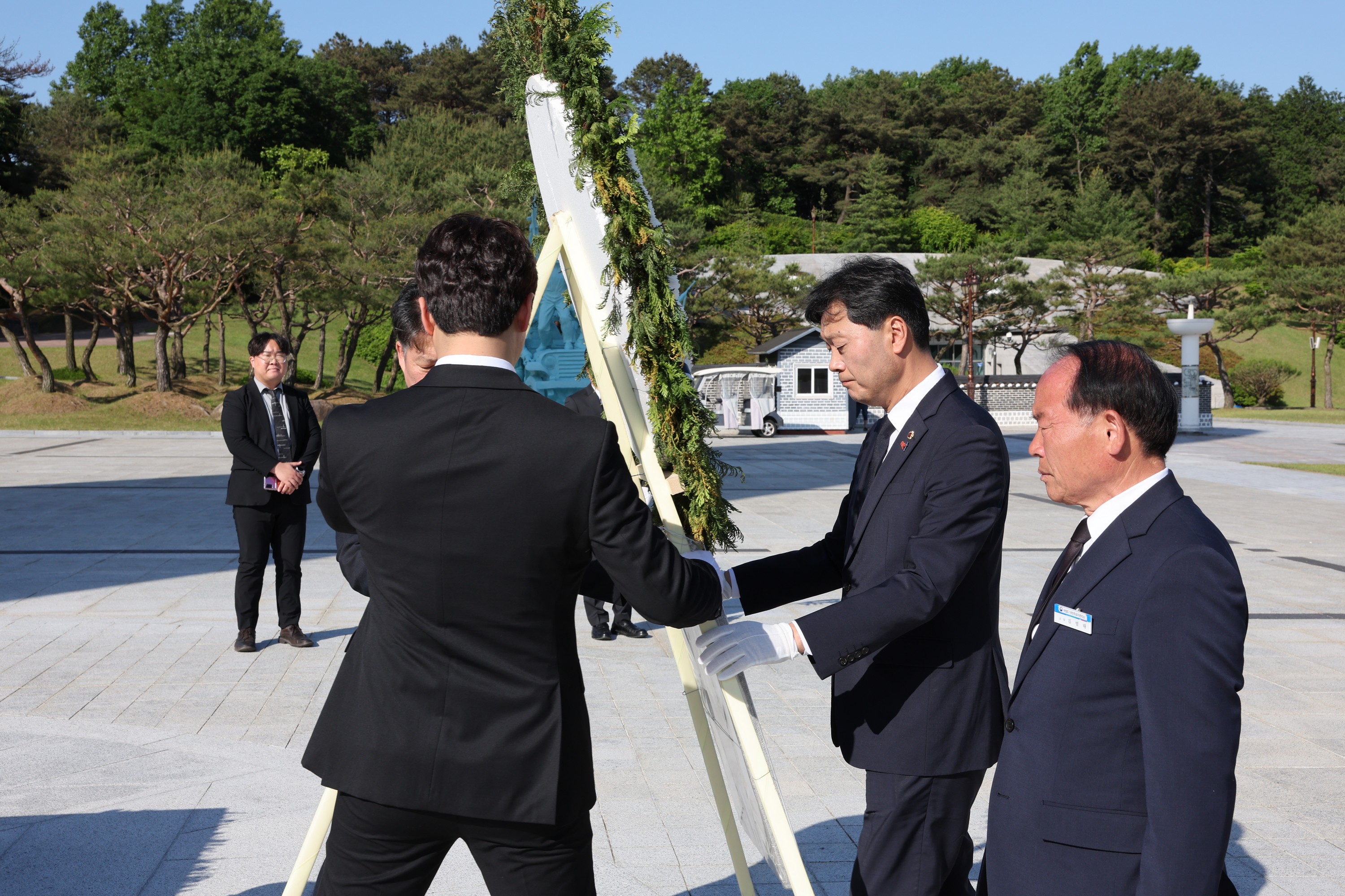 제44주년 5.18민주화운동 기념 참배 첨부이미지 : 24년05월13일 제44주년 5.18민주화운동 기념 참배 - 009.jpg