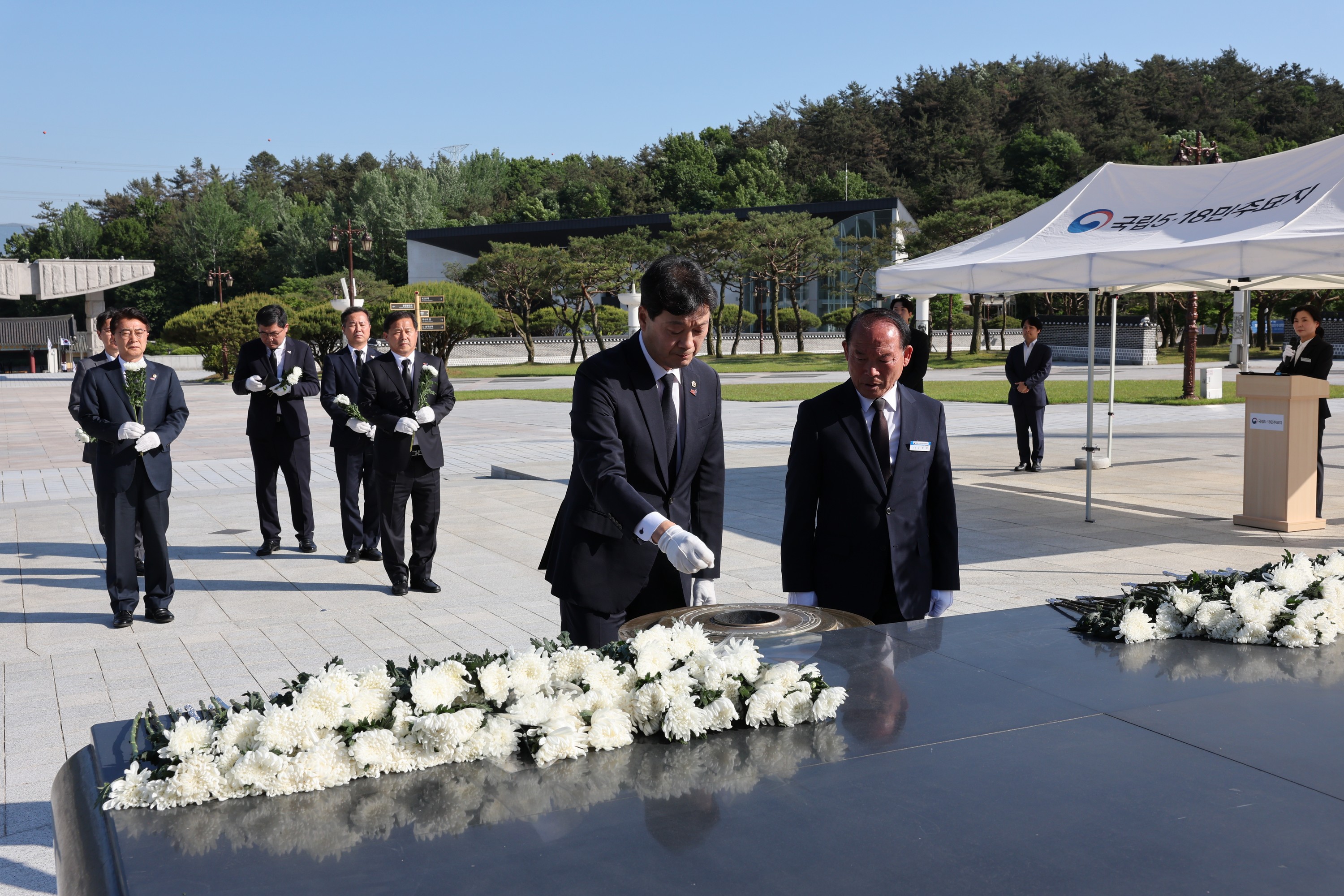 제44주년 5.18민주화운동 기념 참배 첨부이미지 : 24년05월13일 제44주년 5.18민주화운동 기념 참배 - 013.jpg