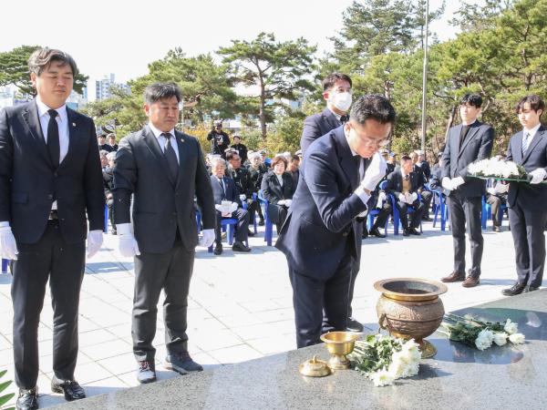 제9회 서해수호의 날 기념식 첨부이미지 : 03월22일 제9회 서해수호의 날 기념식_44.jpg