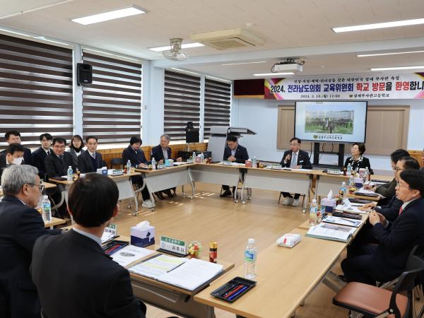 제378회 임시회 교육위원회 장성 삼계중.고등학교 현지활동 첨부이미지 : 24년03월18일 제378회 임시회 교육위원회 장성 삼계중.고등학교 현지활동 - 009.jpg