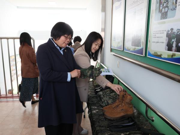 제378회 임시회 교육위원회 장성 삼계중.고등학교 현지활동 첨부이미지 : 24년03월18일 제378회 임시회 교육위원회 장성 삼계중.고등학교 현지활동 - 054.jpg