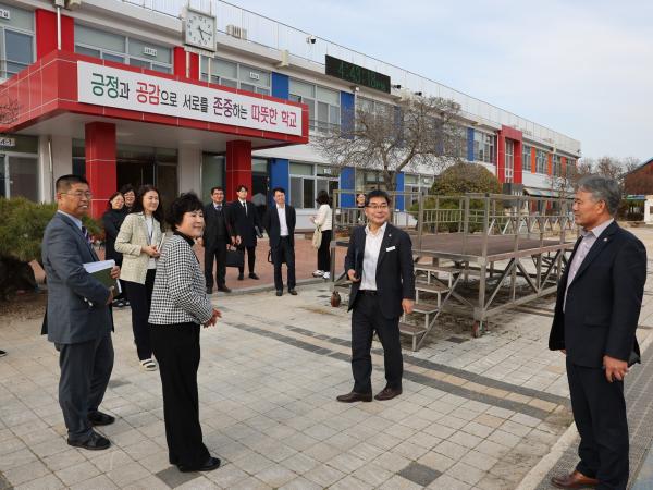 제378회 임시회 교육위원회 창평초등학교 현지활동 첨부이미지 : 24년03월18일 제378회 임시회 교육위원회 창평초등학교 현지활동 - 030.jpg